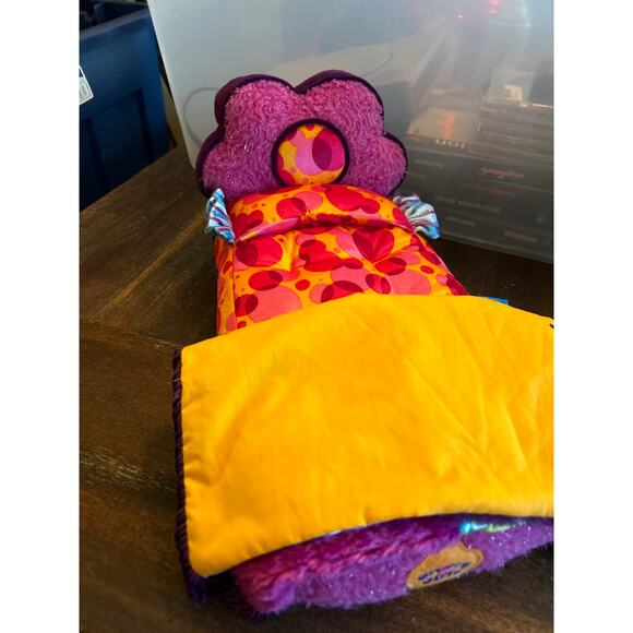 Gymobree,  Groovy, and Lovely Lilly Dolls 8 in total and Groovy Girls Bed - Picture 5 of 6